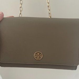 Tory Burch Robinson Wallet on Chain